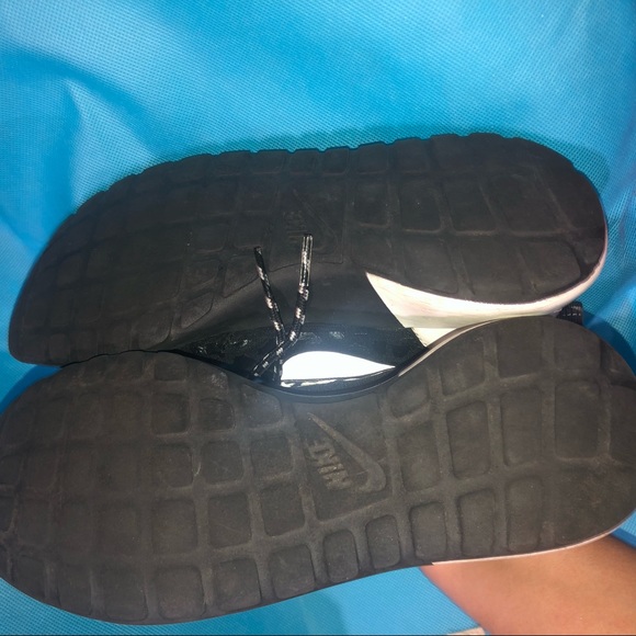 Nike roshe run animal print size 7 - Picture 6 of 8